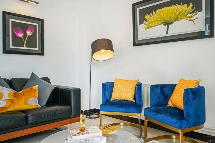 3 Bedroom Flat To Rent In Great Cumberland Place, London, W1H