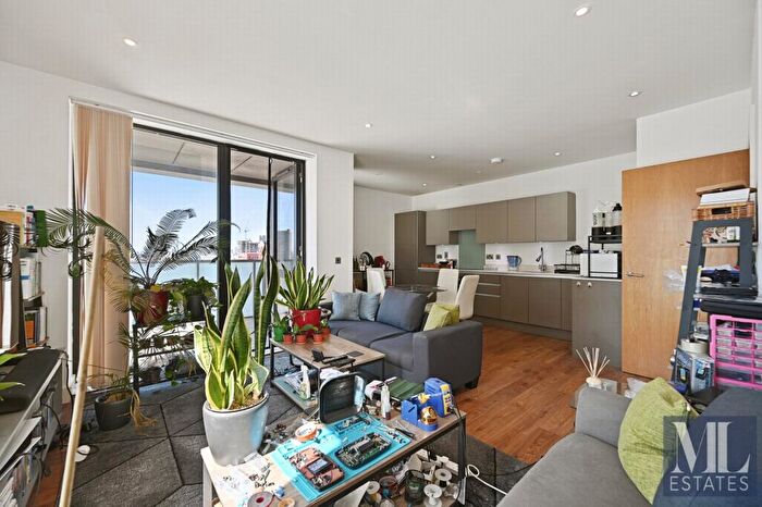 2 Bedroom Flat For Sale In Lighterman Point, New Village Avenue, London, E14