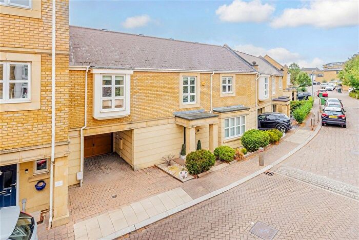 3 Bedroom Terraced House For Sale In Sandpiper Close, Greenhithe, Kent, DA9