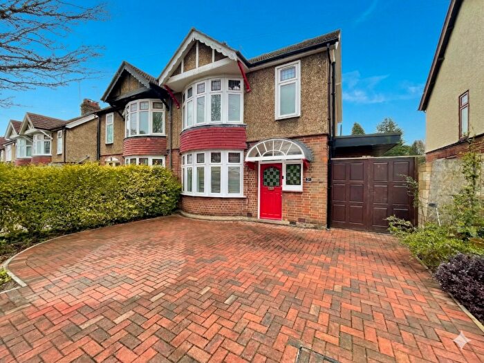 4 Bedroom Semi-Detached House For Sale In Cutenhoe Road, Luton, Bedfordshire, LU1
