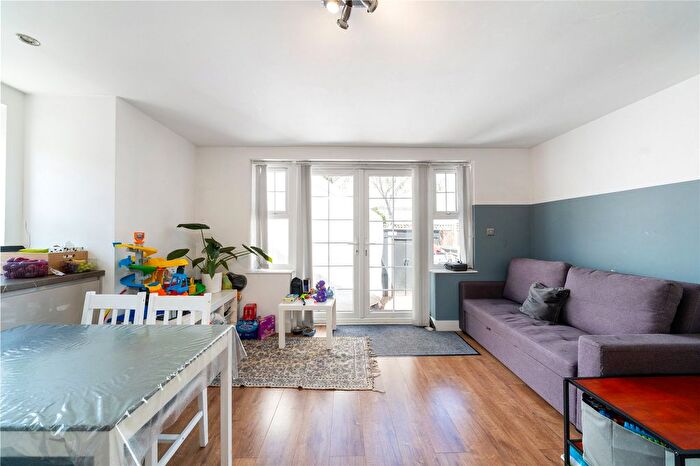 1 Bedroom Flat To Rent In Short Let - Campbell Road, London, W7