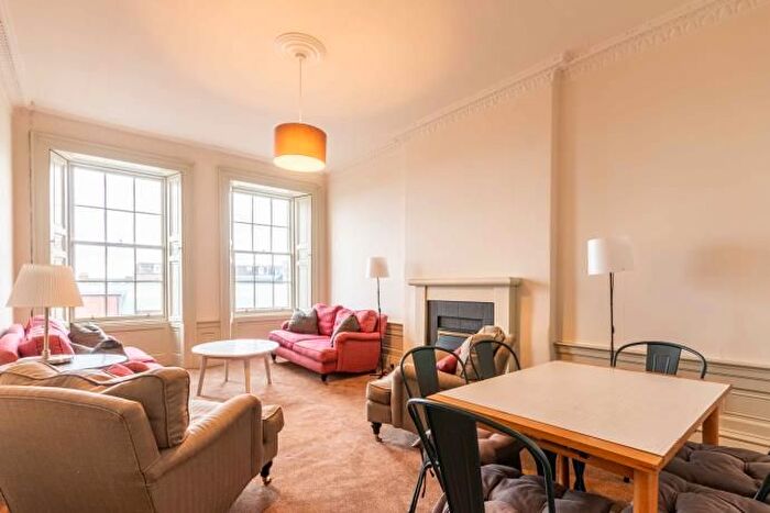 4 Bedroom Flat To Rent In Broughton Street, Edinburgh, EH1