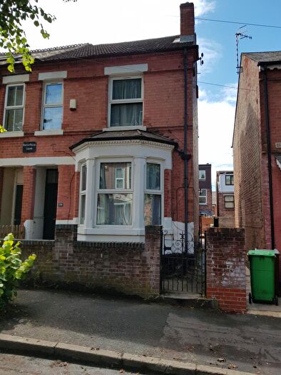 5 Bedroom Terraced House To Rent In Derby Grove, Bed // Bath, NG7