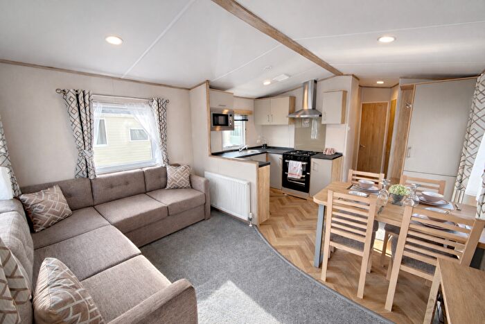 2 Bedroom Caravan For Sale In Perowne Way, Sandown, PO36
