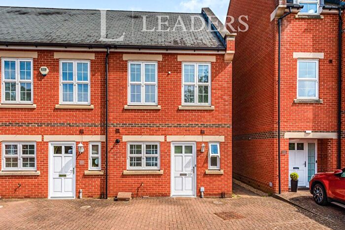 2 Bedroom End Of Terrace House To Rent In Beningfield Drive, AL2