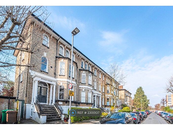 2 Bedroom Flat To Rent In Egham Court, Surbiton, KT6