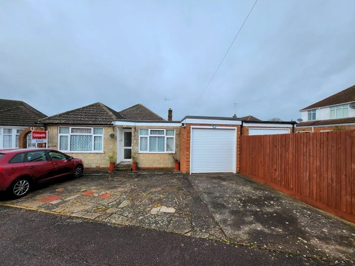 3 Bedroom Bungalow To Rent In Warden Hill Close, Luton, LU2