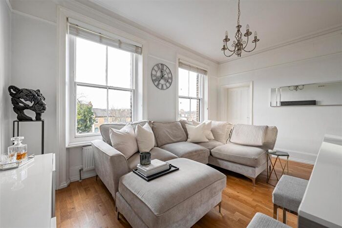 1 Bedroom Flat For Sale In Grosvenor Road, London, E11