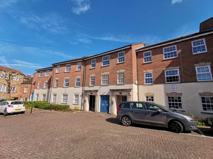 1 Bedroom Flat To Rent In Eastgate Gardens, Taunton, Somerset TA1