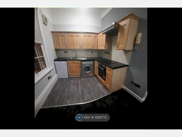 1 Bedroom Flat To Rent In Streatham High Road, London, SW16