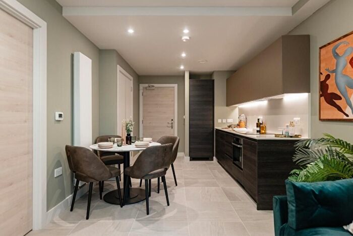 1 Bedroom Flat To Rent In London, W, W7