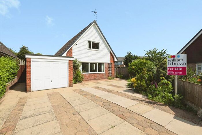 4 Bedroom Detached Bungalow For Sale In Darfield Close, Rossington, Doncaster, DN11
