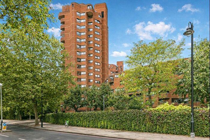 3 Bedroom Apartment For Sale In Worlds End Estate, London, SW10