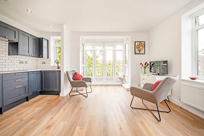 1 Bedroom Flat To Rent In Holland Park Avenue, London, W11