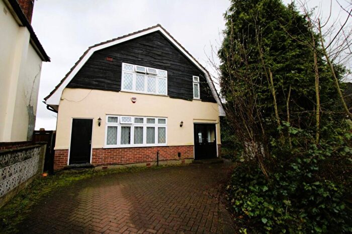 3 Bedroom Detached House For Sale In Wingletye Lane, Hornchurch, Essex, RM11