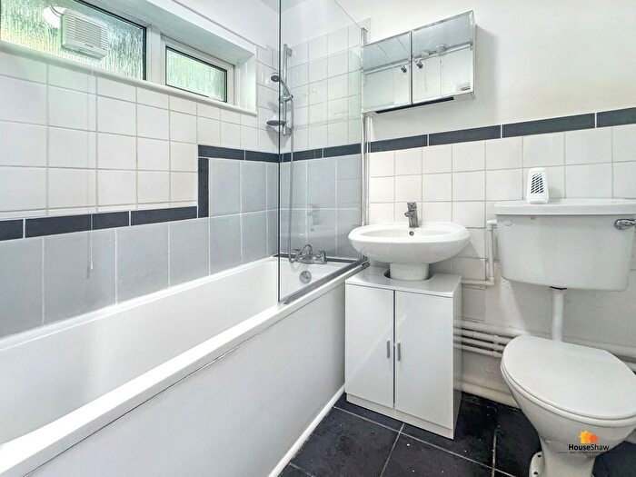 1 Bedroom Flat To Rent In Cheviot Close, High Wycombe, HP13