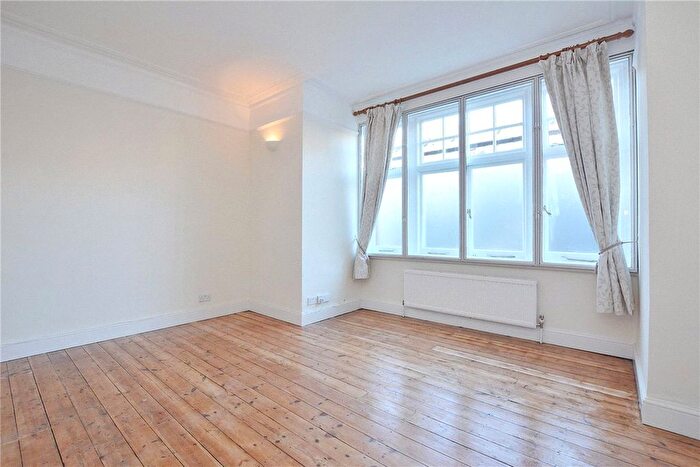 1 Bedroom Flat For Sale In Mortlake High Street, London, SW14