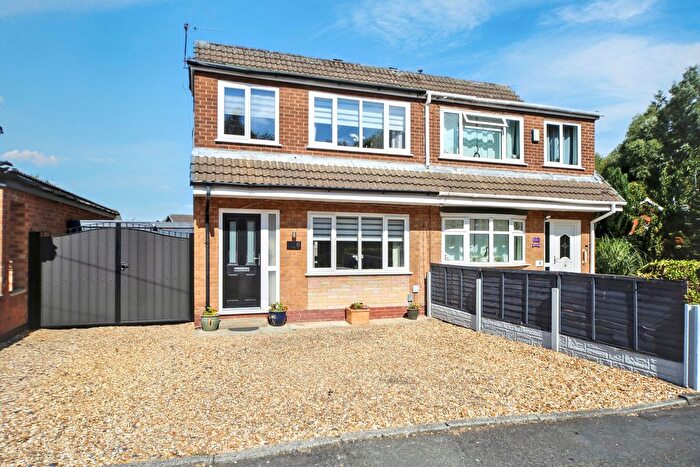 3 Bedroom Semi-Detached House For Sale In Thornvale, Abram, WN2