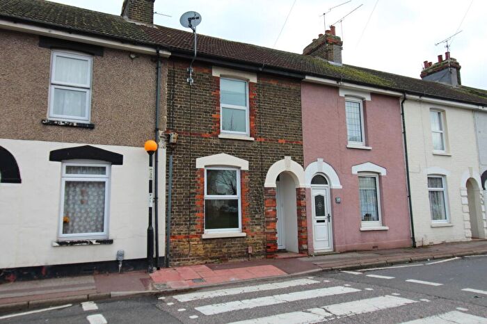 2 Bedroom Terraced House For Sale In Wainscott Road, Rochester, Kent, ME2