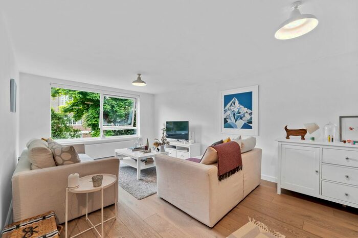 2 Bedroom Flat To Rent In Edge Hill, London, SW19