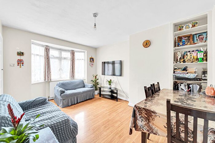 2 Bedroom Flat For Sale In Errol Gardens, New Malden, KT3