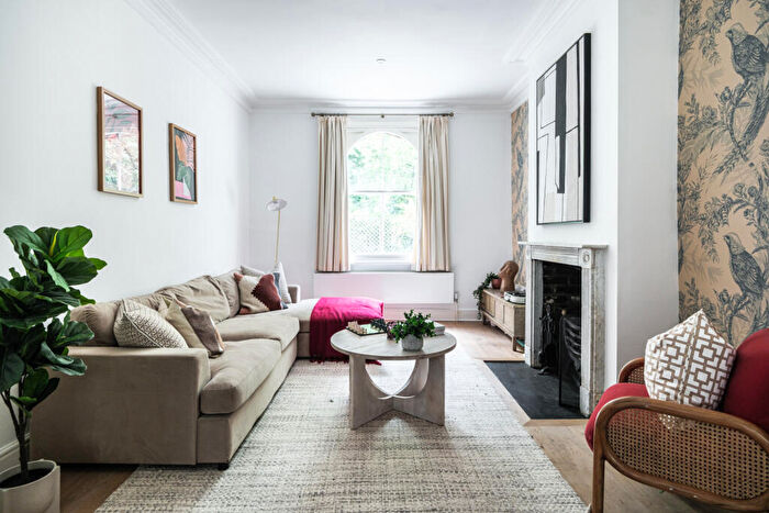 2 Bedroom Terraced House To Rent In Malvern Terrace, Barnsbury, N1