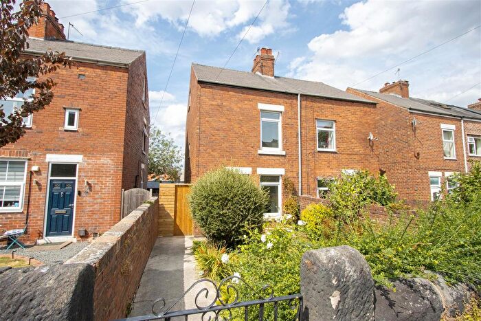 3 Bedroom Semi-detached House To Rent In Boythorpe Avenue, Chesterfield, S40