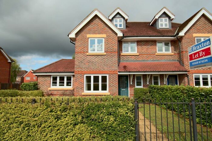 4 Bedroom Semi-Detached House To Rent In Courthouse Road Maidenhead Berkshire, SL6