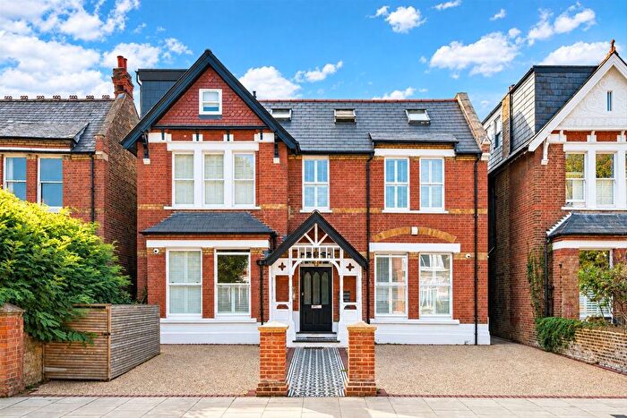 3 Bedroom Flat To Rent In Hamilton Road, Ealing, W5