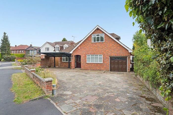 4 Bedroom Detached House For Sale In Beacon Way, Rickmansworth, WD3