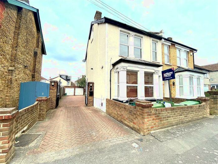 2 Bedroom Maisonette To Rent In Abbey Road, Bexleyheath, Kent, DA7