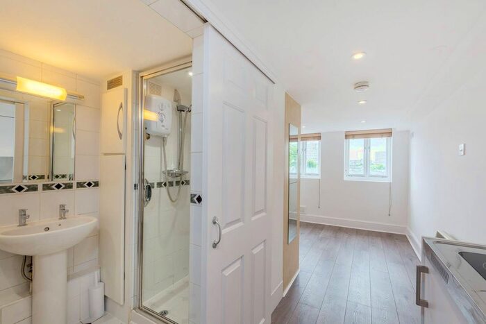 Studio To Rent In Este Road, Clapham Junction, London, SW11