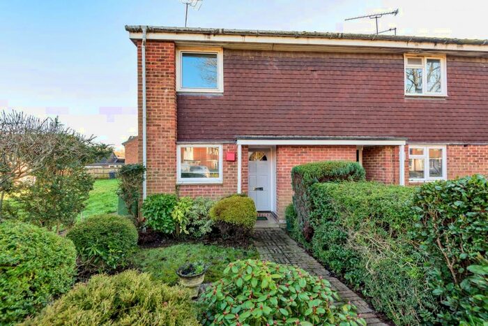 2 Bedroom End Of Terrace House To Rent In Ridsdale Road, Woking, Surrey, GU21