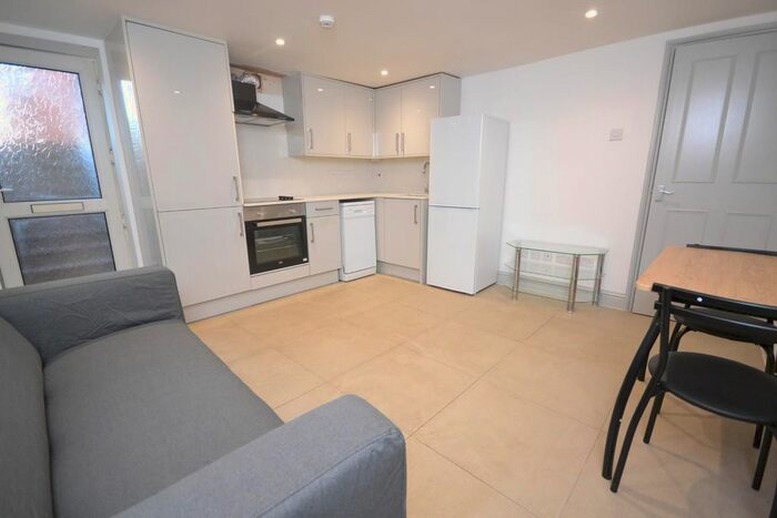1 Bedroom Flat To Rent In Erleigh Road, Reading, RG1