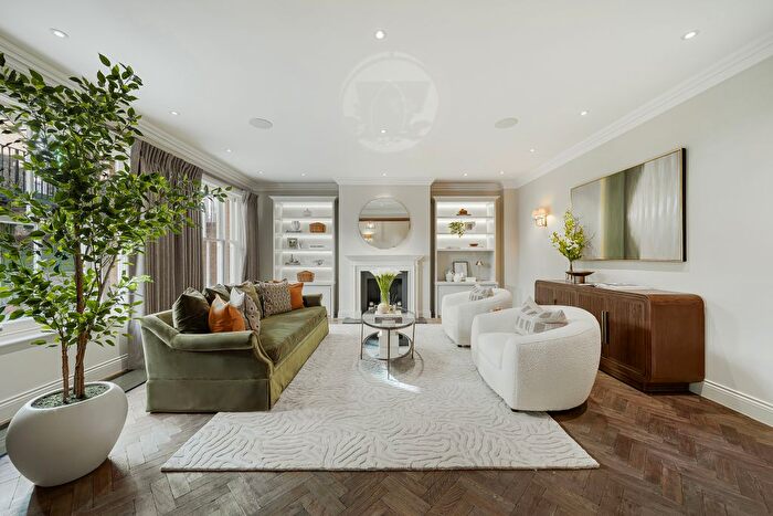 4 Bedroom Town House For Sale In Walham Yard, London, SW6