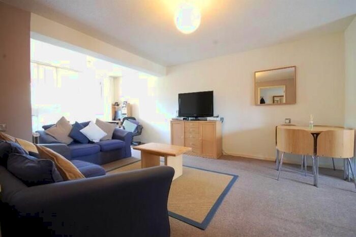 1 Bedroom Flat To Rent In Buttermere Close, Morden, Surrey, SM4