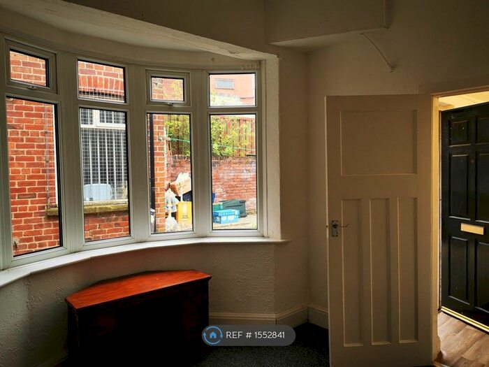 Studio To Rent In The Crescent, Edlington, Doncaster, DN12