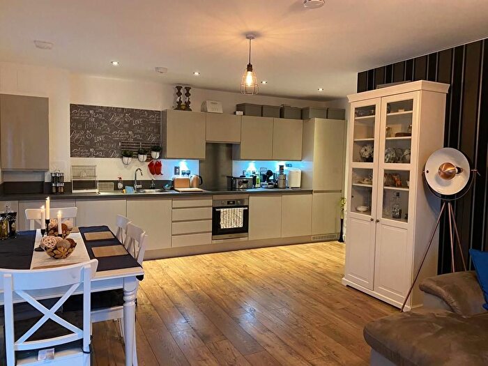 2 Bedroom Flat To Rent In Rectory Park Avenue, Northolt, UB5