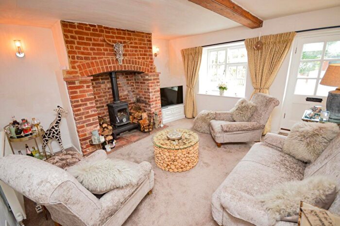2 Bedroom Cottage To Rent In Front Street, South Creake, NR21