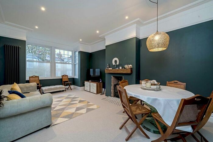 2 Bedroom Flat To Rent In Oxford Road South, London, W4