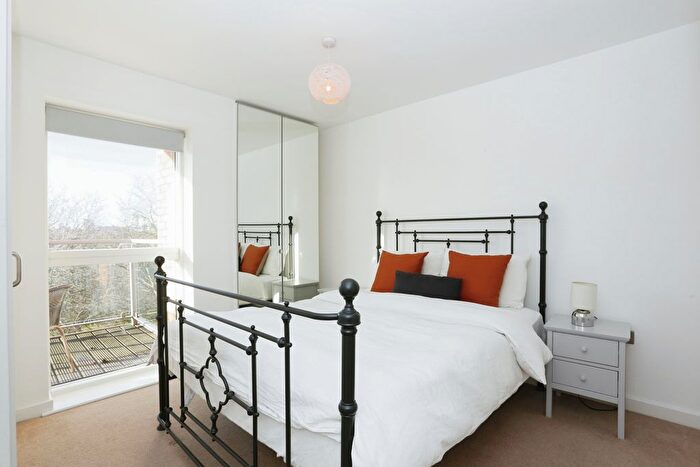 1 Bedroom Flat For Sale In Glengall Road, London, SE15