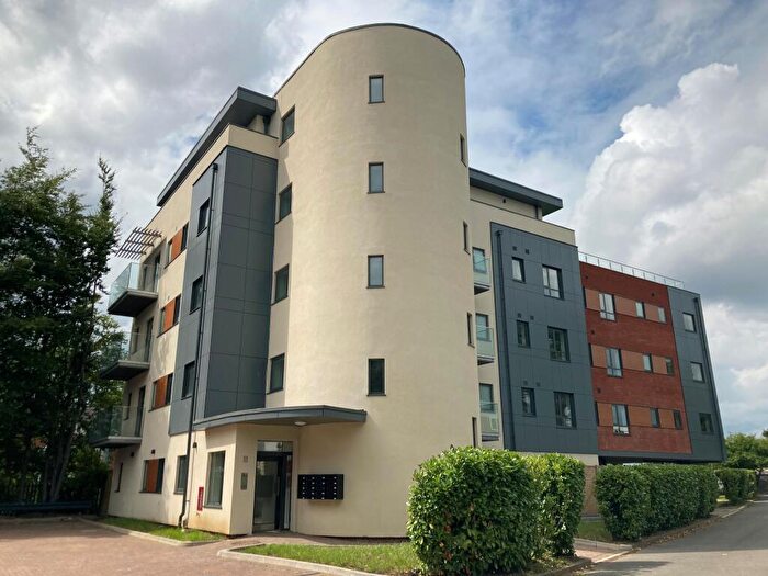 2 Bedroom Apartment To Rent In Great North Road, Hatfield, AL9