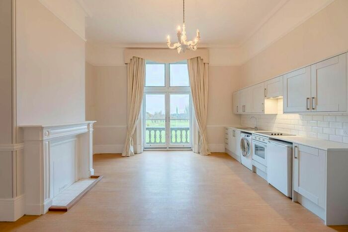 1 Bedroom Flat To Rent In Camden Place, Camden Park Road, Chislehurst, BR7