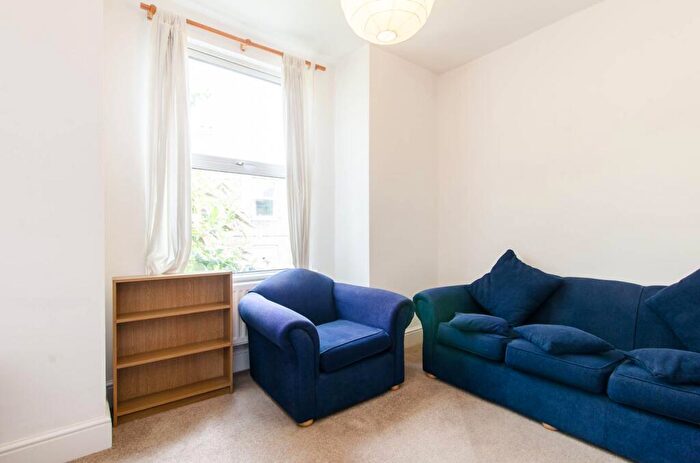 2 Bedroom Flat To Rent In Bavent Road, Denmark Hill, London, SE5