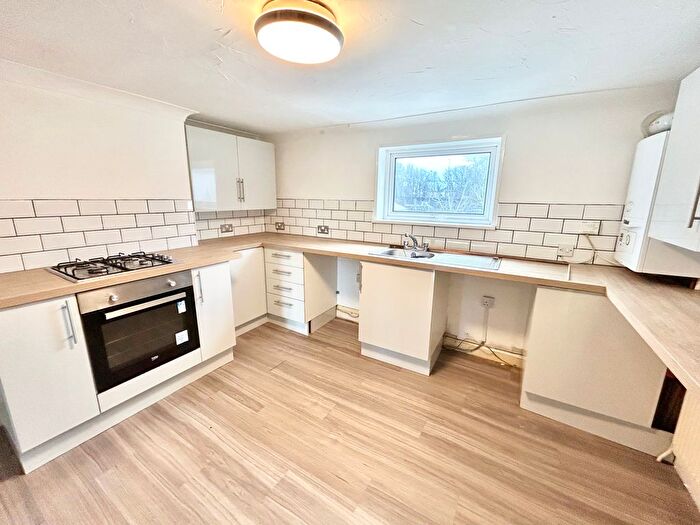 2 Bedroom Flat To Rent In Rumbridge Street, Totton, Southampton, SO40