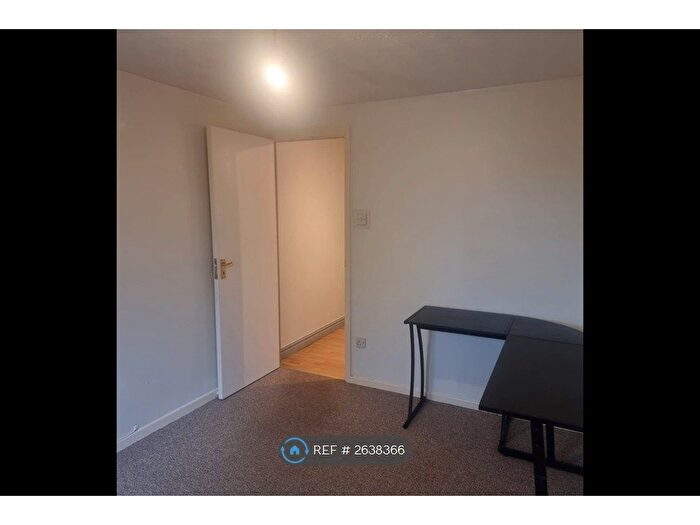 2 Bedroom Flat To Rent In Norfolk House, Birmingham, B30