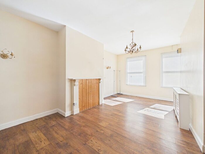 1 Bedroom Flat To Rent In High Street, Tewkesbury, Gloucestershire, GL20