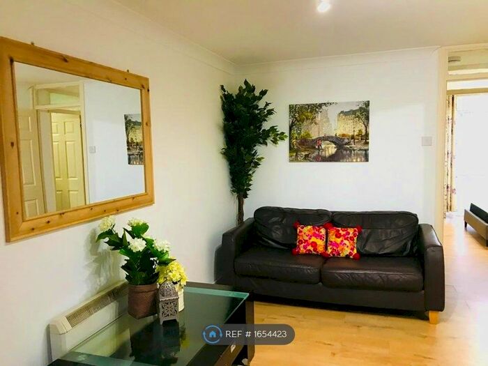 1 Bedroom Flat To Rent In Dellow Close, Ilford, IG2