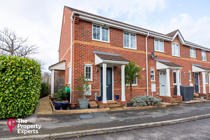 3 Bedroom End Of Terrace House For Sale In Rayner Drive, Reading, RG2