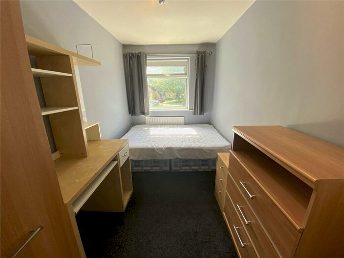 4 Bedroom Semi-Detached House To Rent In Brook Road, Fallowfield, M14